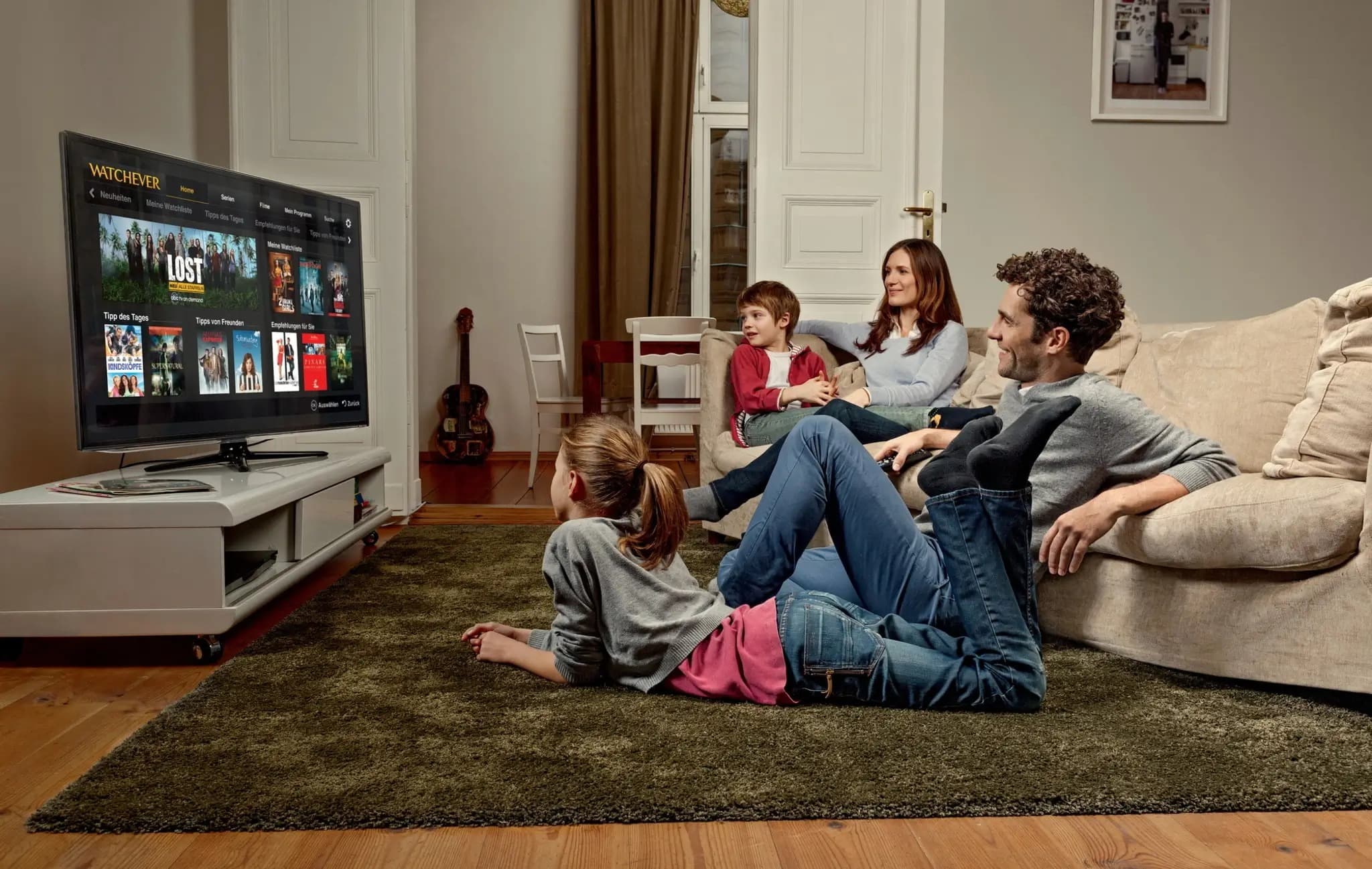 Family watching Flash 4K IPTV